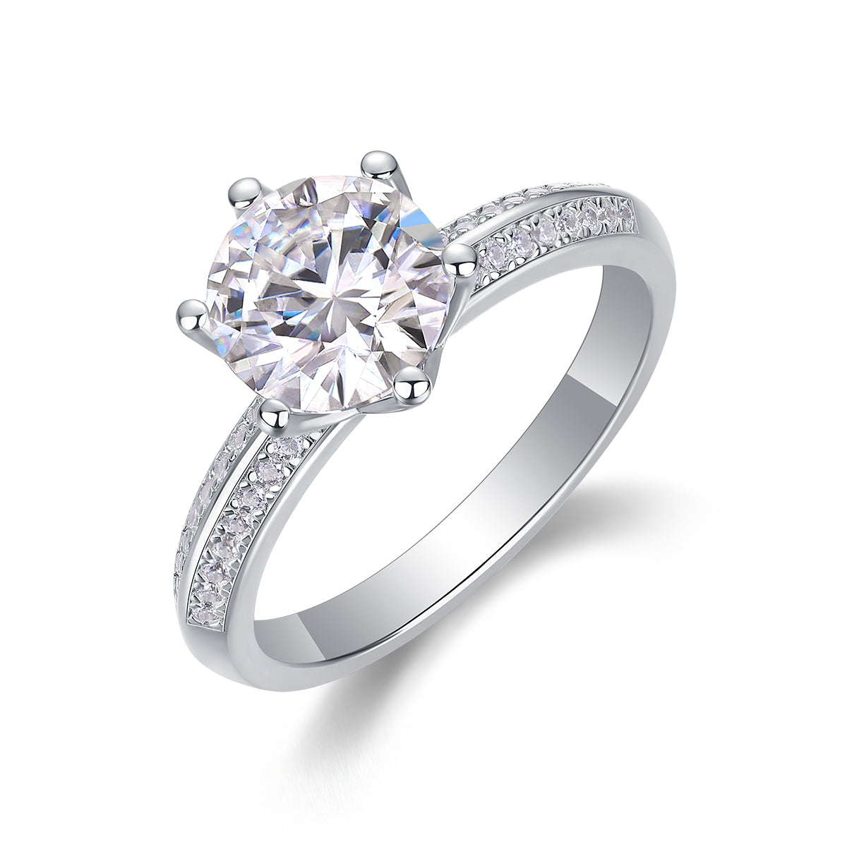 Anillo de compromiso de plata con diamante.